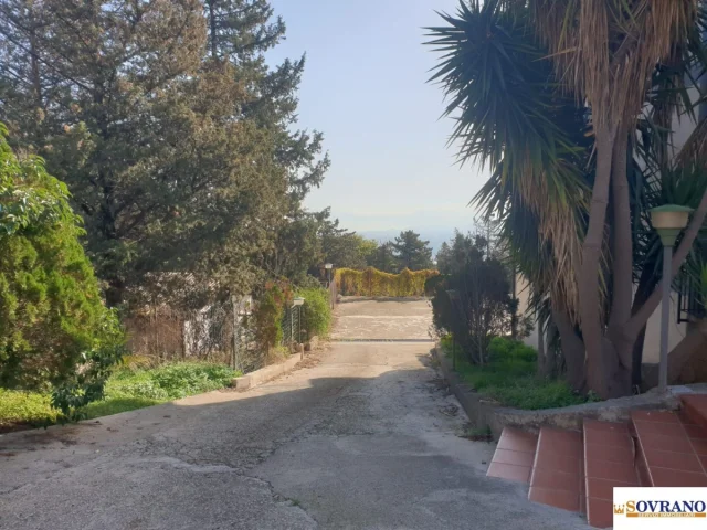 Appartamenti in Vendita - Bellolampo: panoramica villa su 3 livelli