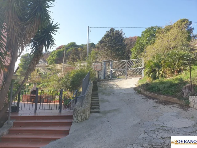 Appartamenti in Vendita - Bellolampo: panoramica villa su 3 livelli