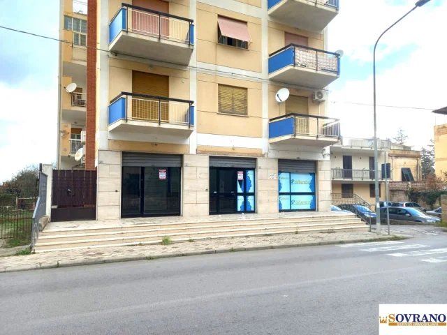 Appartamenti in Vendita - Capaci: locale cat. c/1 con spazio esterno esclusivo