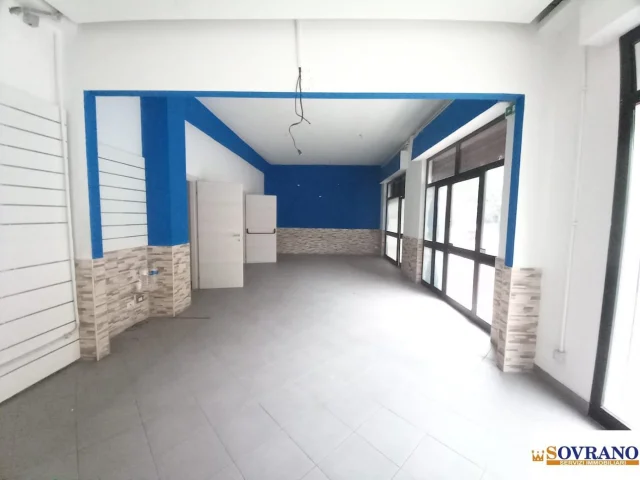 Appartamenti in Vendita - Capaci: locale cat. c/1 con spazio esterno esclusivo