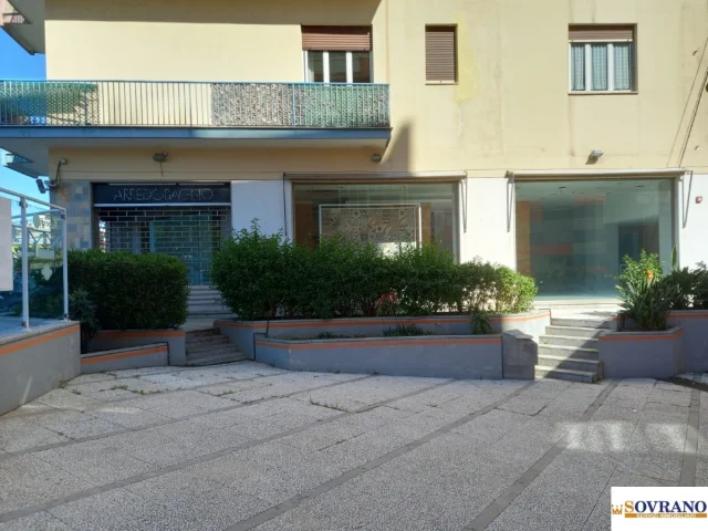 Appartamenti in Vendita - Notarbartolo:locale commerciale 3 livelli