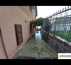Appartamenti in Vendita - Carini:appartamento in villa con giardino