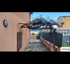 Appartamenti in Vendita - Carini:appartamento in villa con giardino