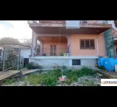 Appartamenti in Vendita - Carini:appartamento in villa con giardino