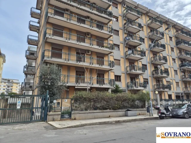 Appartamenti in Vendita - Cilea/zandonai:piano terra con villetta