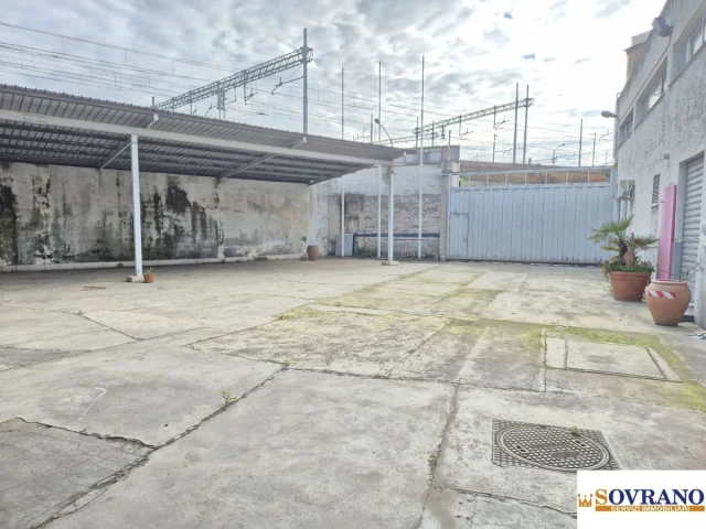 Appartamenti in Vendita - Zona oreto / corso dei mille: capannone di mq 1790
