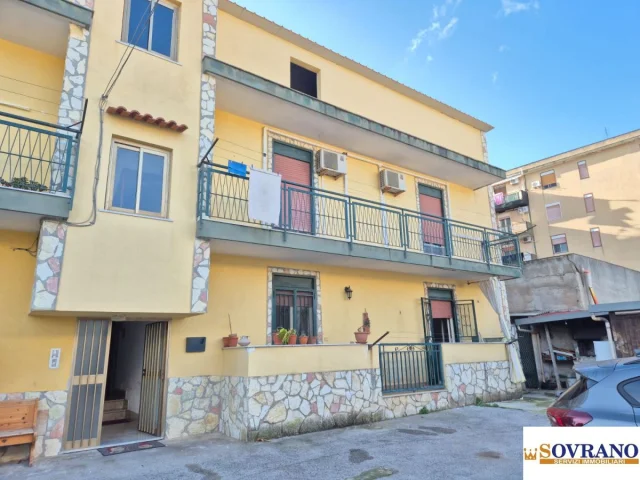 Appartamenti in Vendita - Castellana: appartamento p. terra con esterno