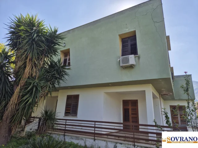 Villagr. di carini: villa su 2 livelli con ampio terreno