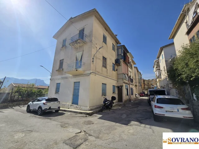 Monreale: appartamento con doppio ingresso