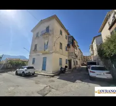 Monreale: appartamento con doppio ingresso