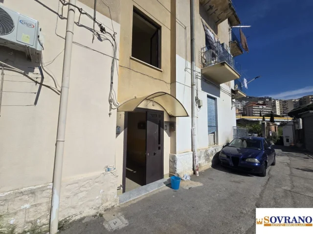 Appartamenti in Vendita - Monreale: appartamento con doppio ingresso