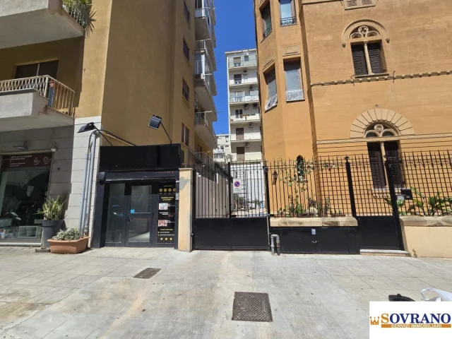 Locale cat. c/1 in via rapisardi mq 425