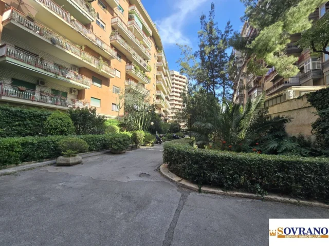 Croce rossa: 5 vani in residence con posto moto