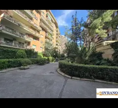 Croce rossa: 5 vani in residence con posto moto