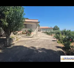 Appartamenti in Vendita - Carini : due villette indipendenti con ampio terreno