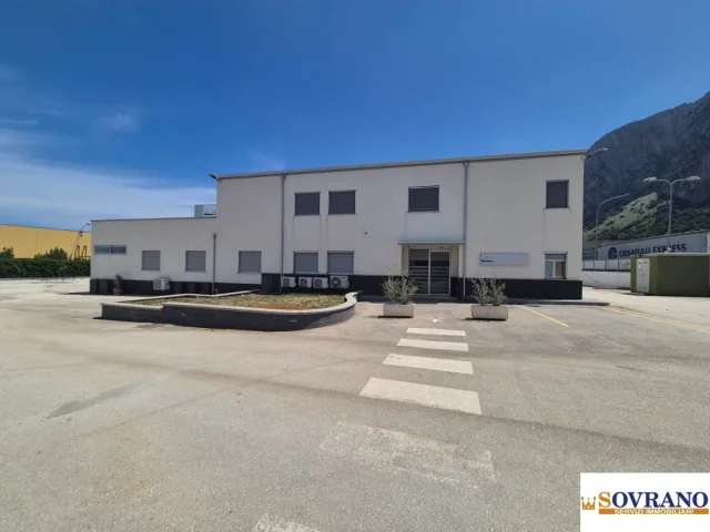 Appartamenti in Vendita - Carini: capannone e uffici
