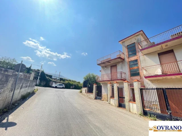 Appartamenti in Vendita - Carini: porzione di bifamiliare panoramica con garage