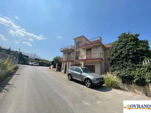 Appartamenti in Vendita - Carini: porzione di bifamiliare panoramica con garage