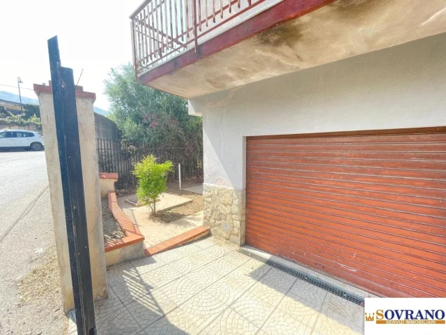 Appartamenti in Vendita - Carini: porzione di bifamiliare panoramica con garage