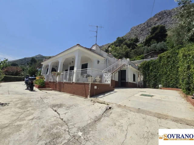 Villa panoramica a villagrazia di carini