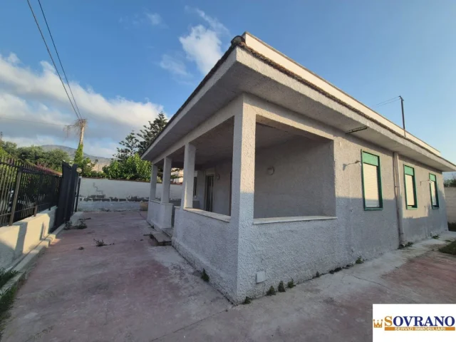 Carini: villa con terrazzo ed esterno