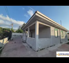 Carini: villa con terrazzo ed esterno