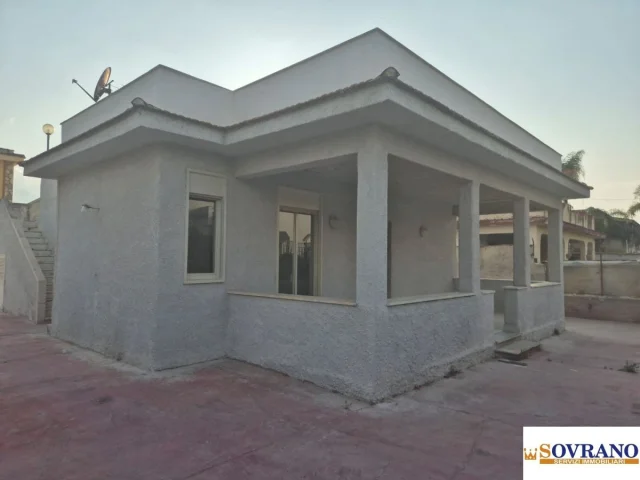 Appartamenti in Vendita - Carini: villa con terrazzo ed esterno