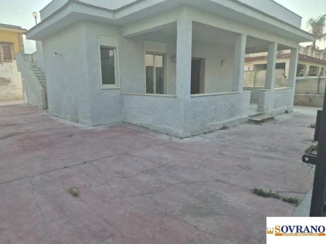 Appartamenti in Vendita - Carini: villa con terrazzo ed esterno