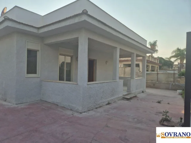 Appartamenti in Vendita - Carini: villa con terrazzo ed esterno