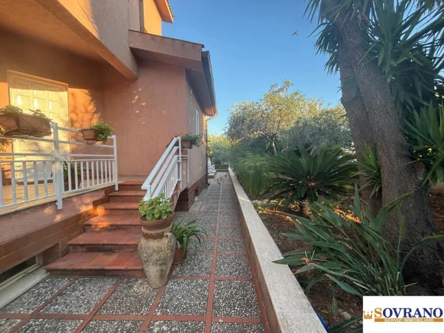Appartamenti in Vendita - Villa in vendita a carini - un angolo di paradiso