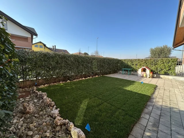 Appartamenti in Vendita - Recente appartamento in classe b con terrazzo e giardino.