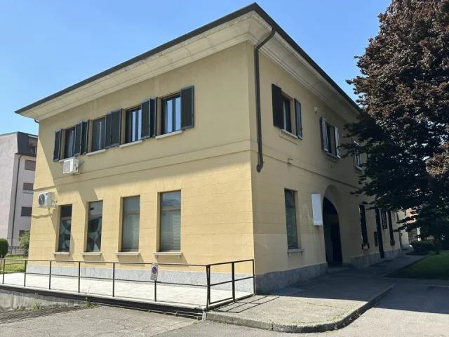Centro, grande appartamento ad uso ufficio.