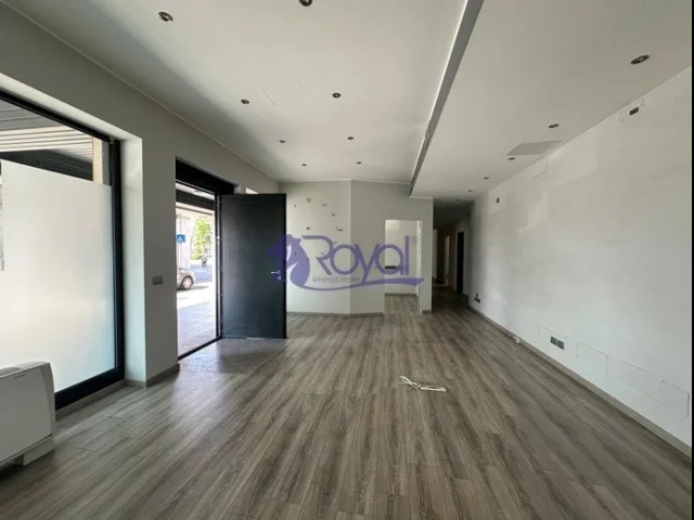Centralissimo immobile a destinazione commerciale - uffici