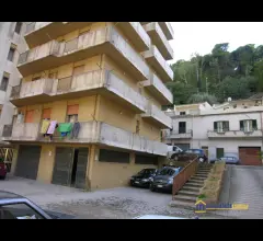 Appartamenti in Vendita - Locale commerciale