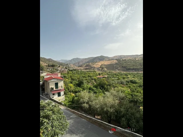 Appartamenti in Vendita - Appartamento al piano terra con cortile