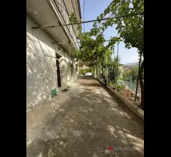 Appartamenti in Vendita - Appartamento al piano terra con cortile