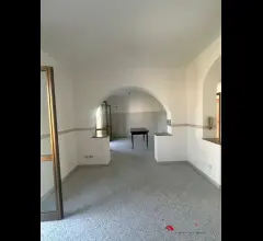 Appartamenti in Vendita - Appartamento al piano secondo - affitto annuale