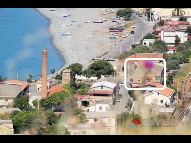 Appartamenti in Vendita - Splendida abitazione d' epoca fronte mare