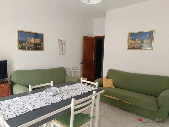 Appartamenti in Vendita - Appartamento al piano secondo ammobiliato