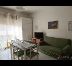 Appartamenti in Vendita - Appartamento al piano secondo ammobiliato
