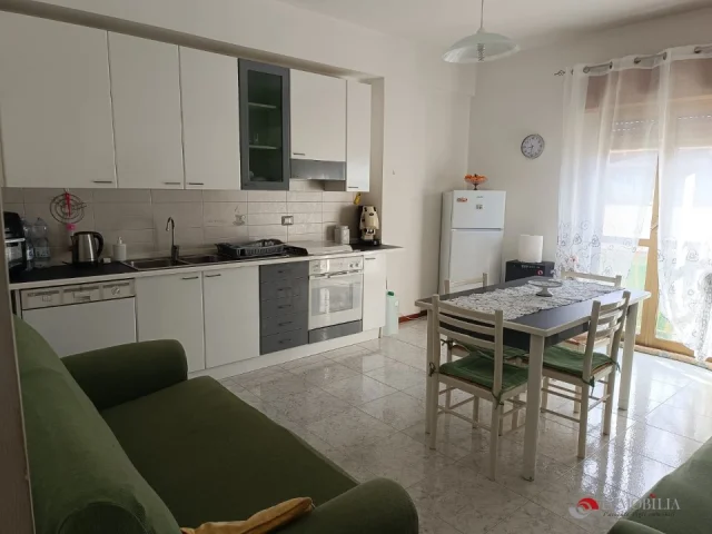 Appartamenti in Vendita - Appartamento al piano secondo ammobiliato