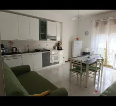 Appartamenti in Vendita - Appartamento al piano secondo ammobiliato