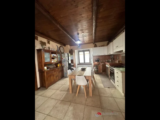 Appartamenti in Vendita - Appartamento indipendente con cortile