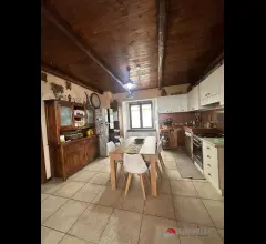 Appartamenti in Vendita - Appartamento indipendente con cortile