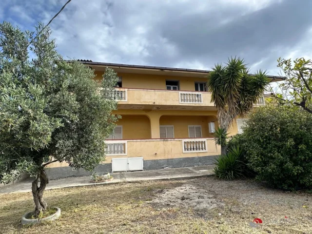 Villa panoramica con grande giardino
