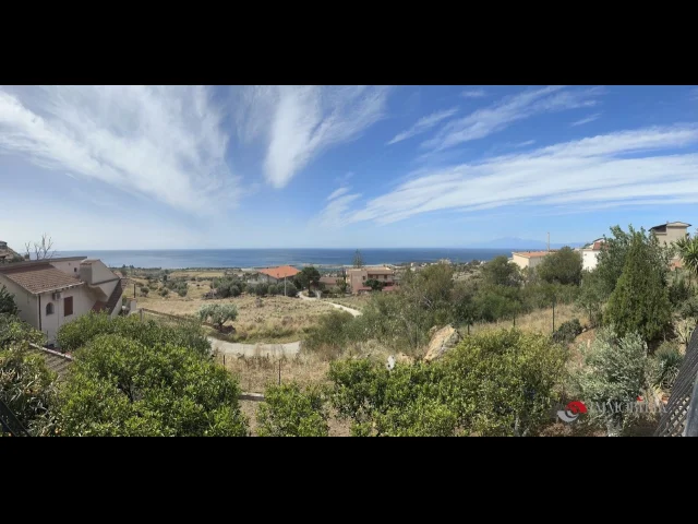 Appartamenti in Vendita - Villa panoramica con grande giardino