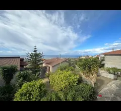 Appartamenti in Vendita - Villa panoramica con grande giardino
