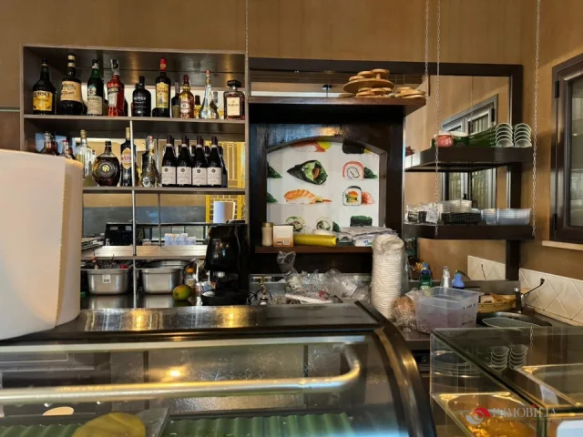 Appartamenti in Vendita - Locale commerciale adibito a ristorante