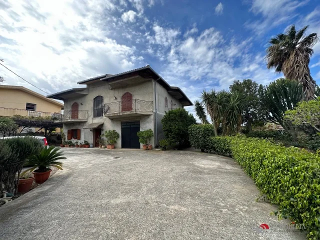 Panoramica ed elegante villa a tegani
