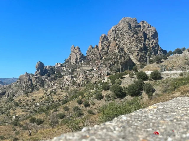 Abitazione indipendente a pentedattilo
